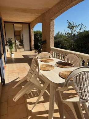 VILLA NATHEO Bas de villa - Studio 37m2 avec Coin nuit